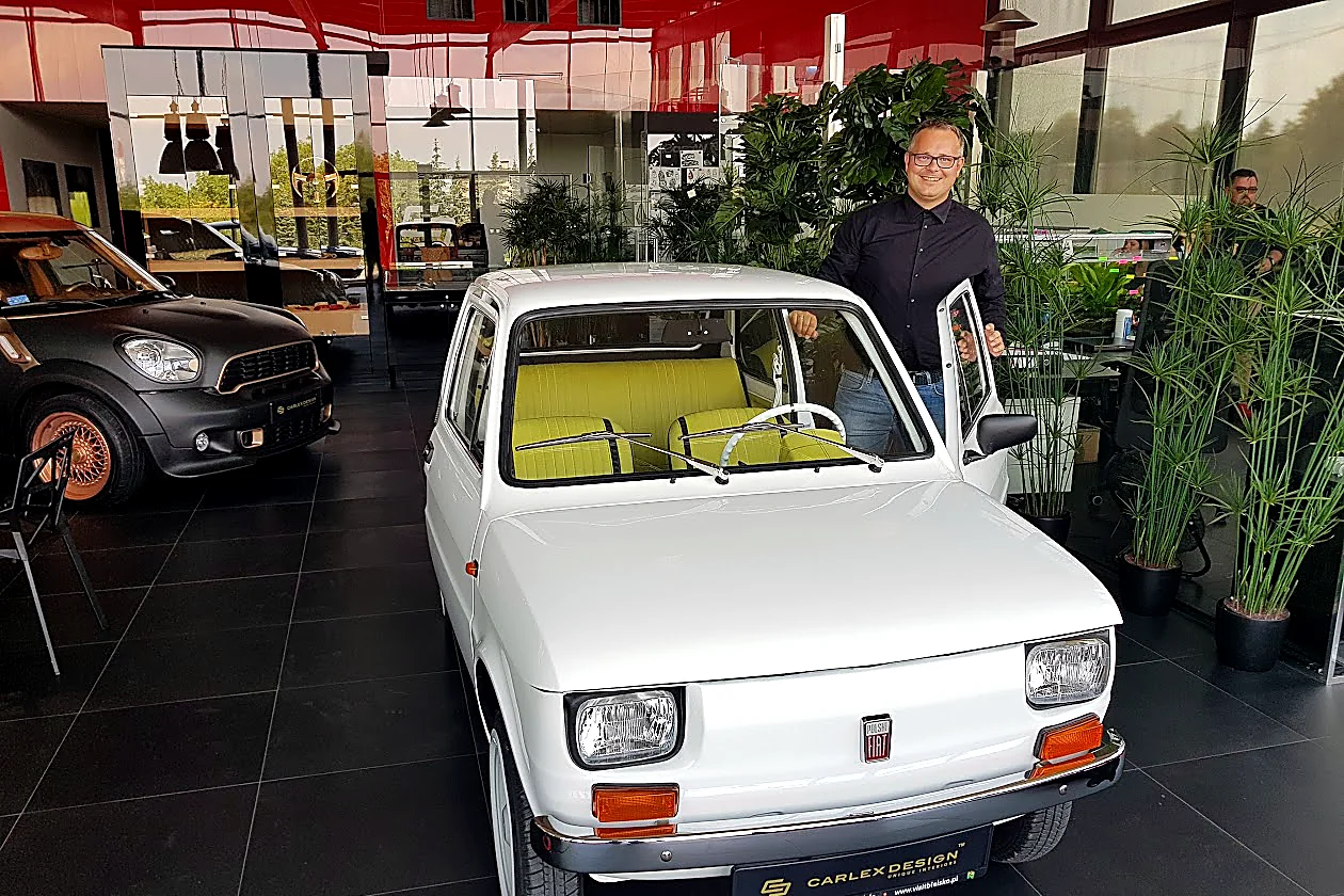 Konrad Sobik w showroomie Carlex Design