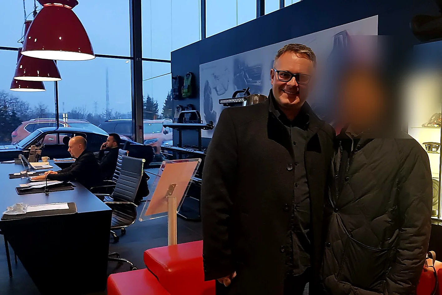 Konrad Sobik podczas spotkania z partnerem biznesowym w Carlex Design